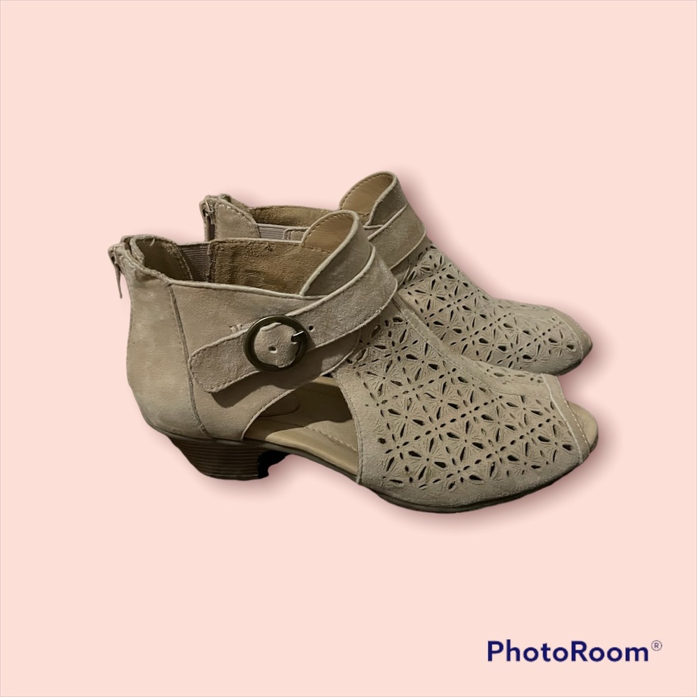 Earth heels size 9
